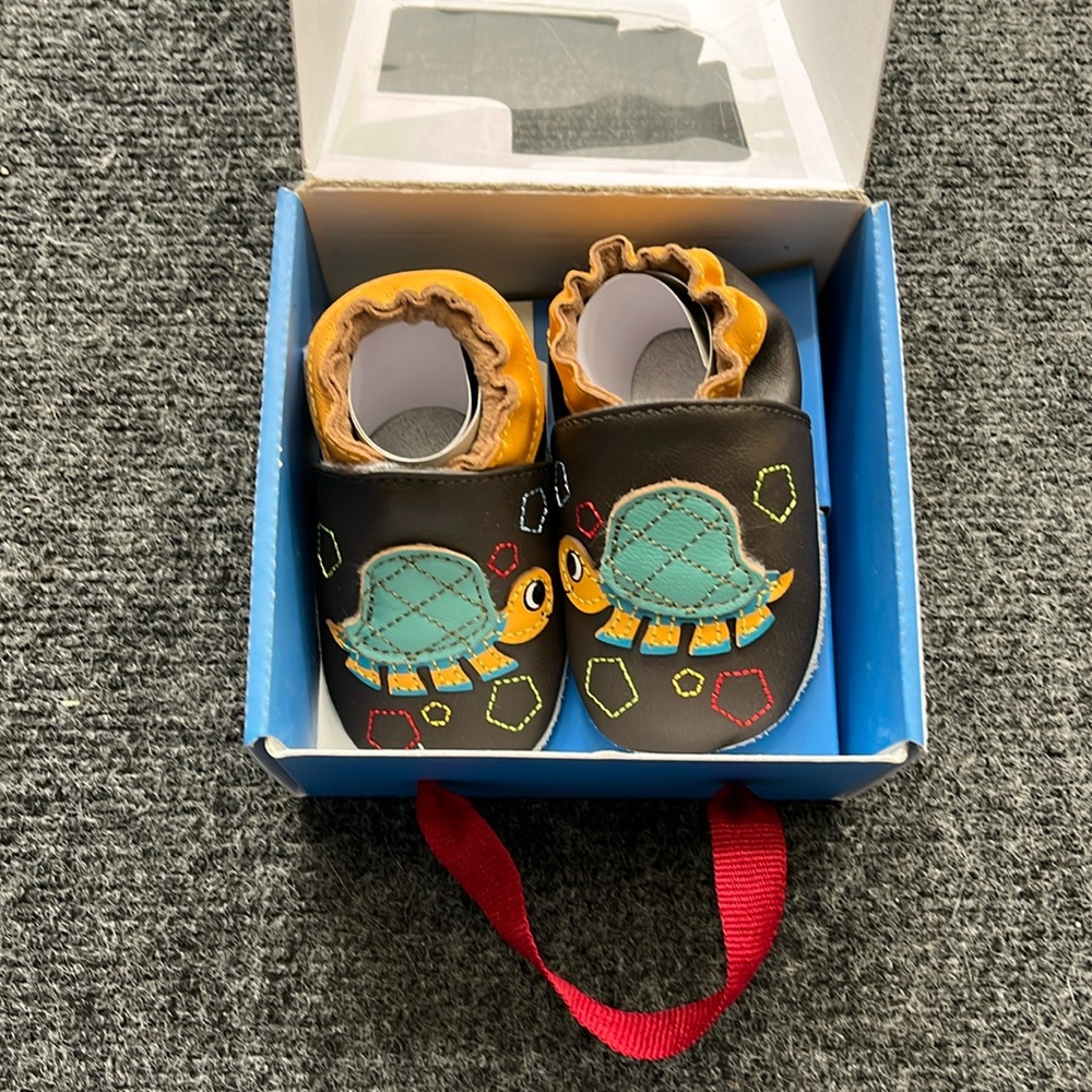 Kimi + Kai soft sole leather baby shoes turtles new in box